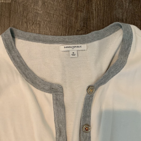 Banana Republic button up cardigan - Picture 3 of 6